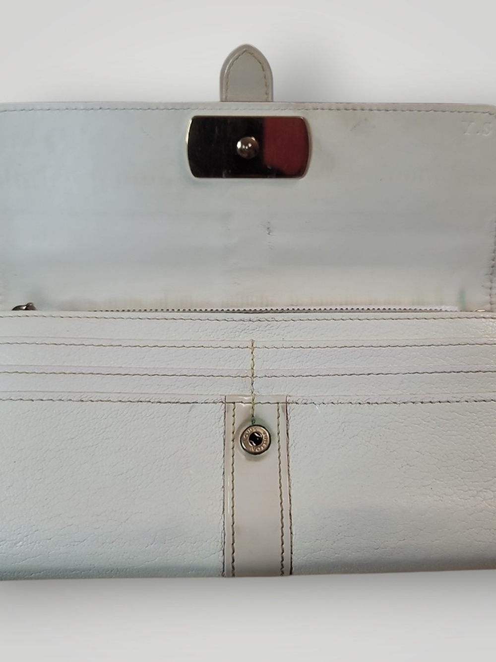 Louis Vuitton Suhali Leather Le Favori Wallet With Chain Preloved With Dusty - Picture 7 of 13